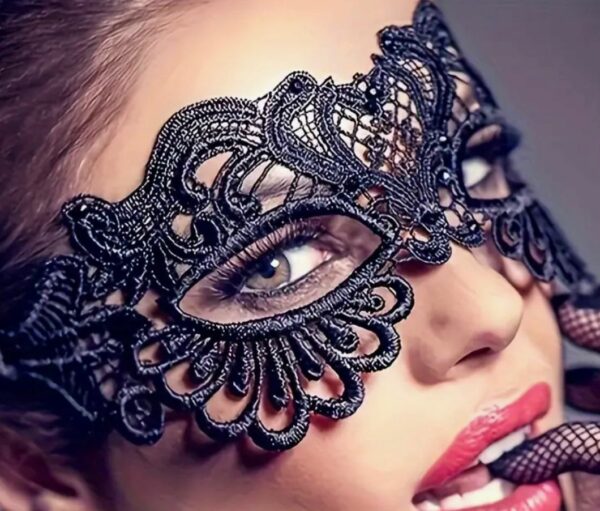 SHOW ME Masque broderie noire
