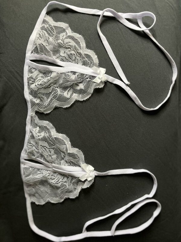 Lingerie féminine en fine dentelle blanc