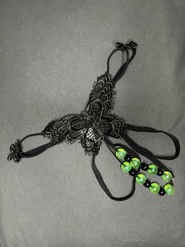 Lingerie féminine avec perles lumineuses