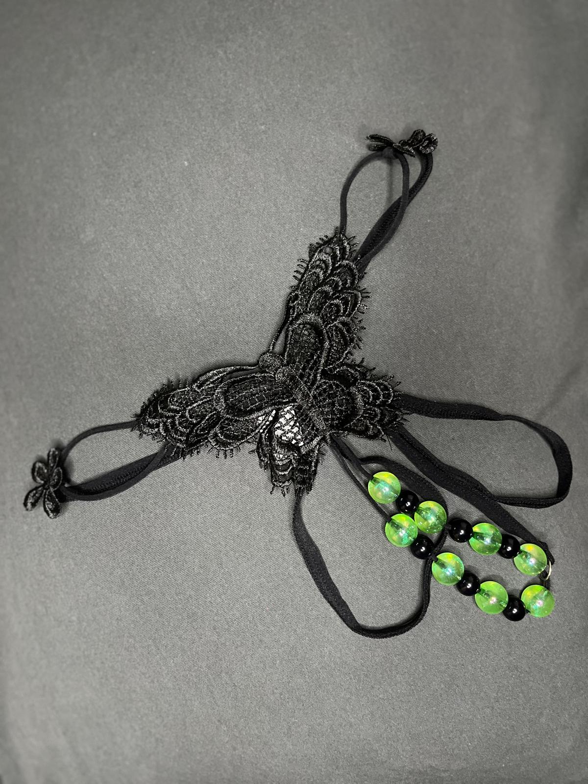 Lingerie féminine avec perles lumineuses